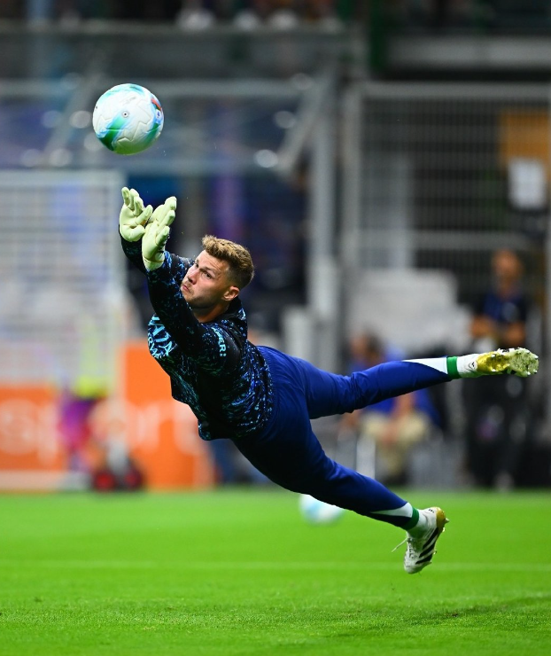 拿球牵制萨 拿球牵制萨