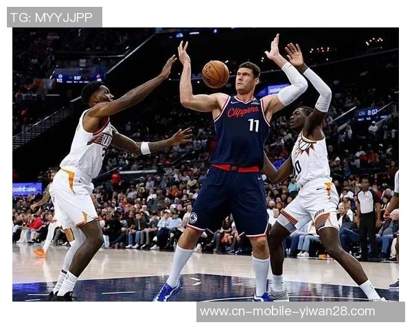 状况看起来很不安稳！快船应该愈加合理地运用这位内线老将？